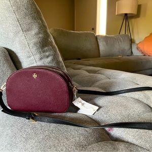 BRAND NEW! TORY BURCH BURGUNDY EMERSON CAMERA BAG COLORBLOCK